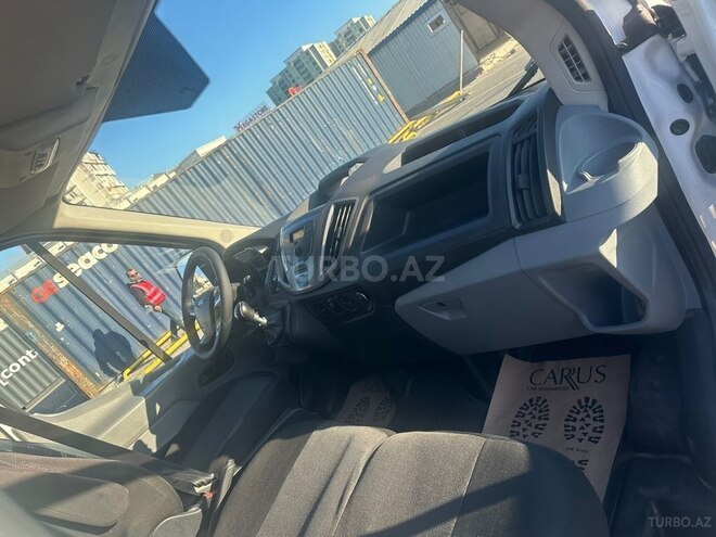 Ford Transit-9
