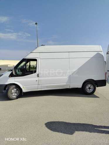 Ford Transit-9