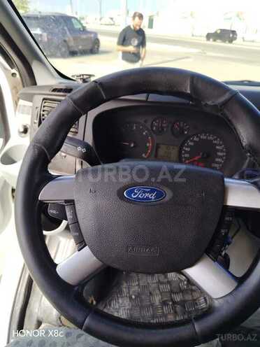 Ford Transit-3