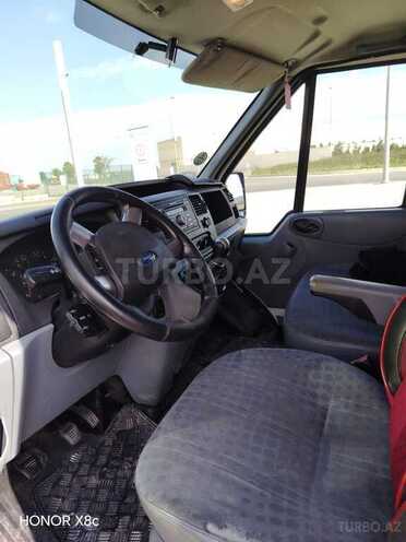Ford Transit-5