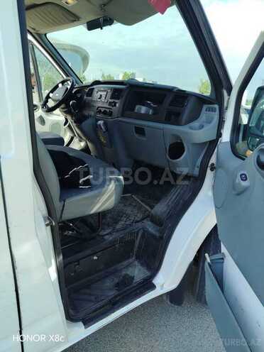 Ford Transit-11