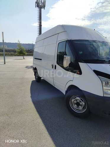 Ford Transit-4