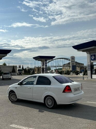 Chevrolet Aveo-10