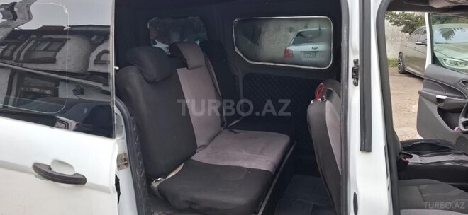 Ford Tourneo Connect-10