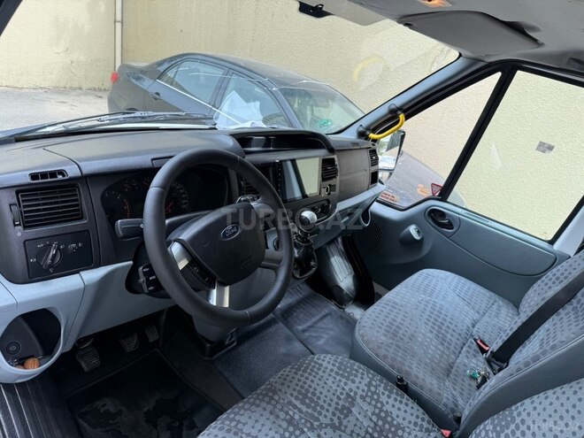 Ford Transit-6