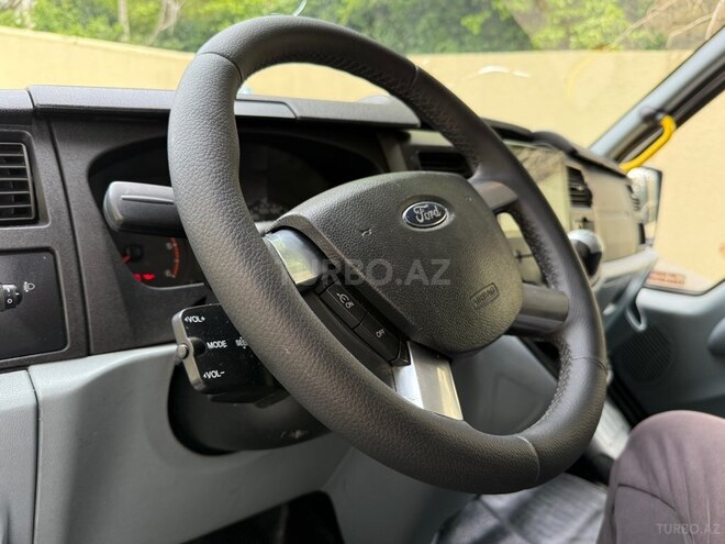 Ford Transit-8
