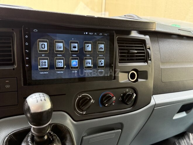 Ford Transit-9