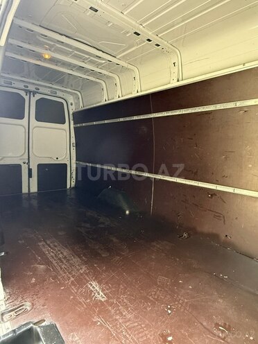Ford Transit-10