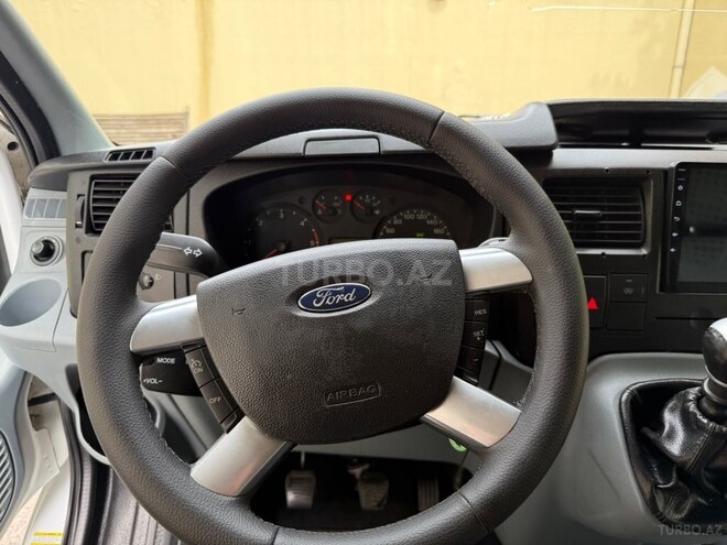 Ford Transit-7