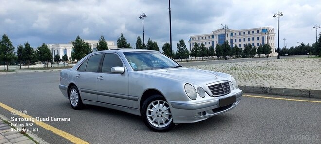 Mercedes E 240-2