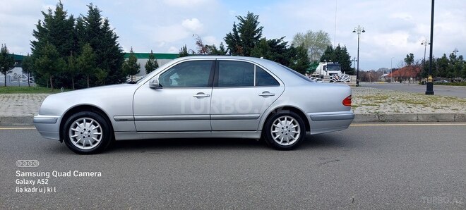 Mercedes E 240-4