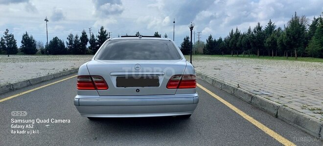 Mercedes E 240-5