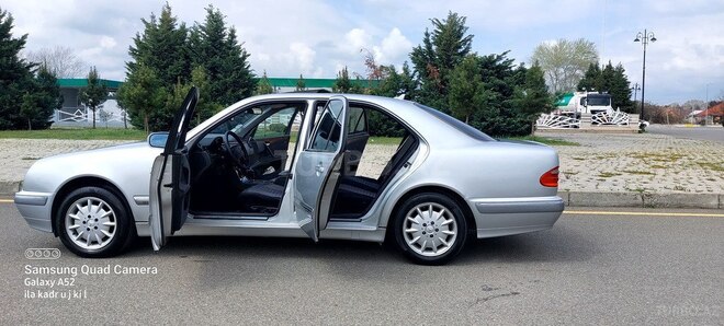 Mercedes E 240-6