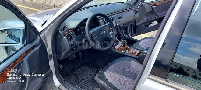 Mercedes E 240-16