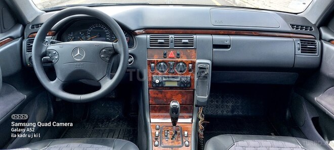 Mercedes E 240-17