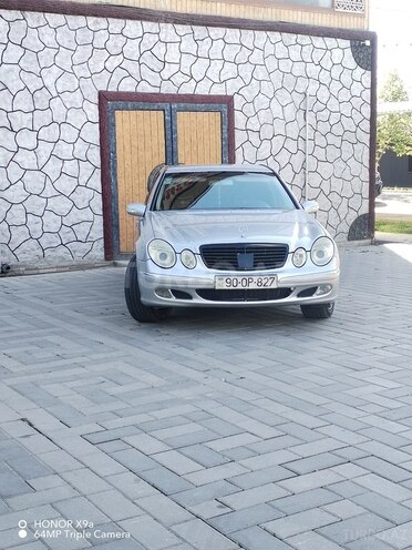 Mercedes E 220-1
