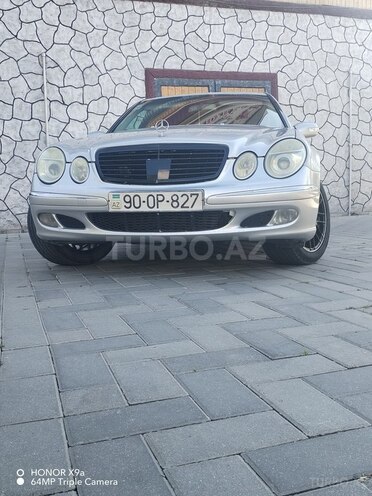 Mercedes E 220-11