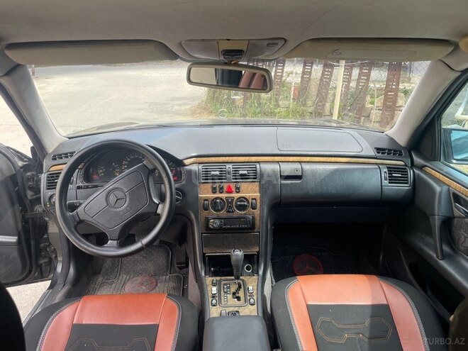Mercedes E 240-2
