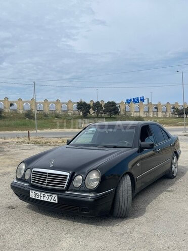 Mercedes E 240-1
