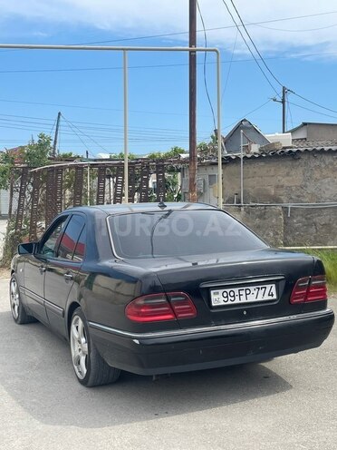 Mercedes E 240-3