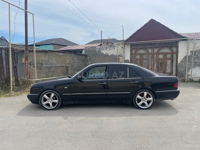 Mercedes E 240-4