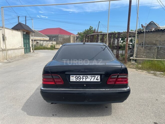 Mercedes E 240-5