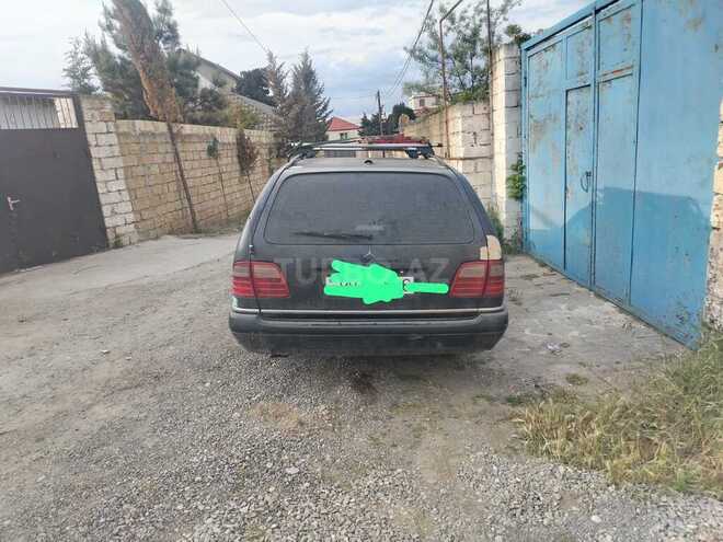 Mercedes E 240-4