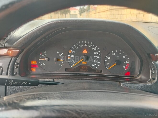 Mercedes E 240-6