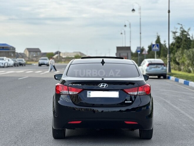 Hyundai Elantra-2