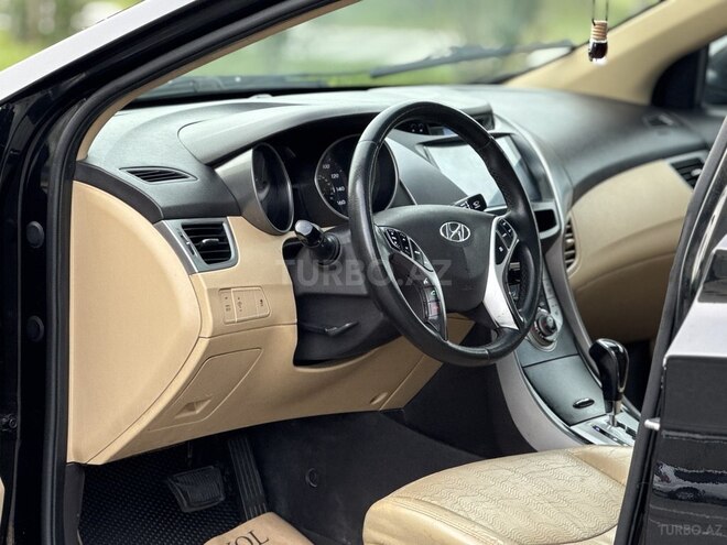 Hyundai Elantra-7