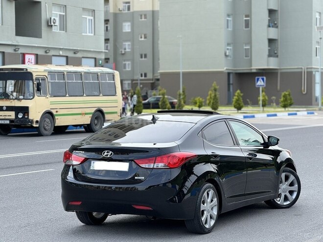 Hyundai Elantra-9