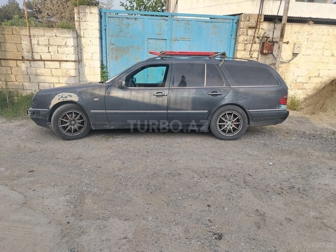 Mercedes E 240-9