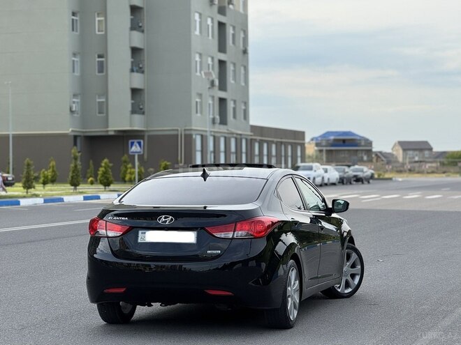 Hyundai Elantra-10