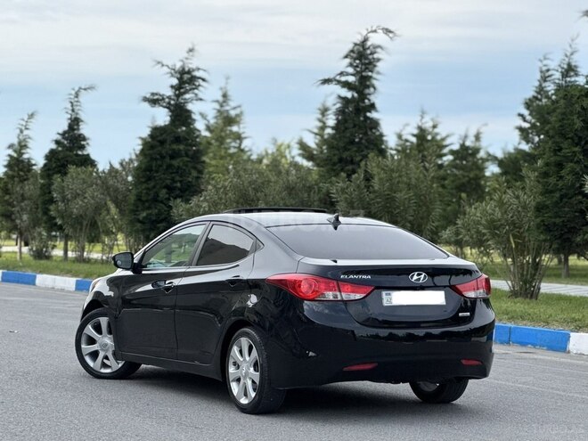 Hyundai Elantra-8