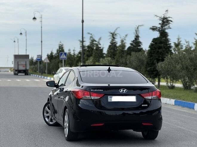 Hyundai Elantra-6