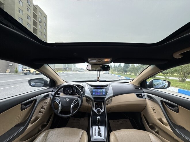 Hyundai Elantra-3