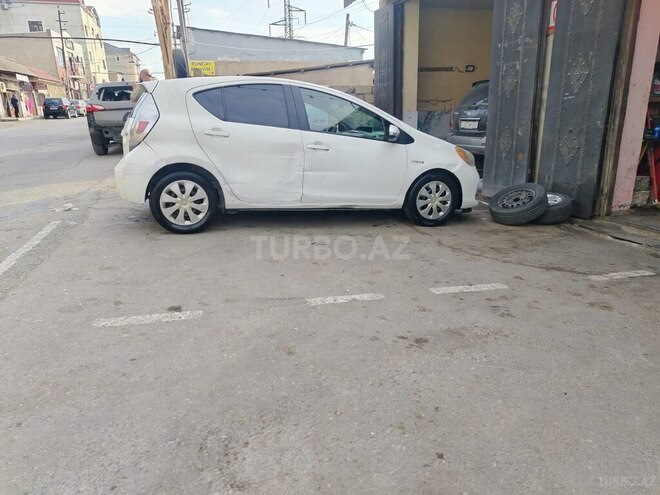 Toyota Prius C-3