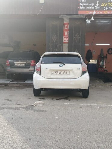 Toyota Prius C-2