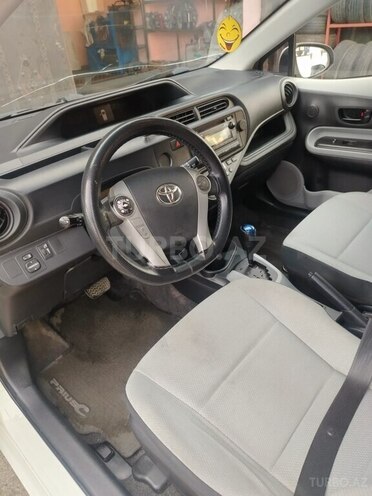Toyota Prius C-7
