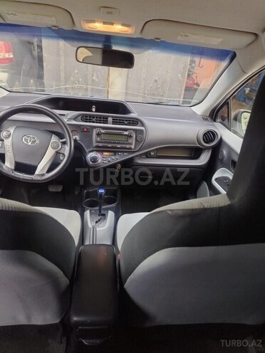 Toyota Prius C-5