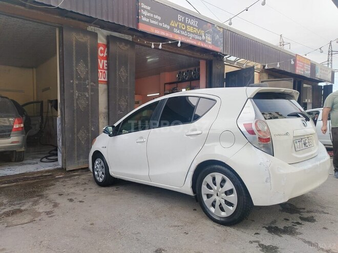 Toyota Prius C-4