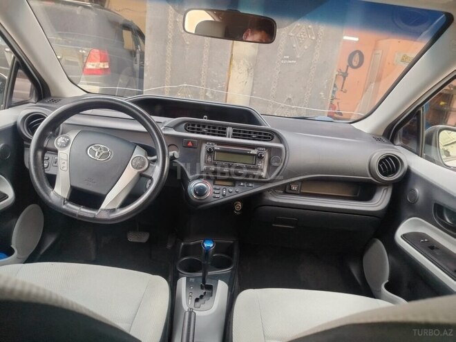 Toyota Prius C-10