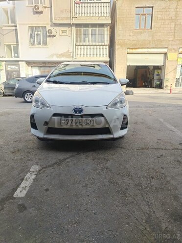 Toyota Prius C-1