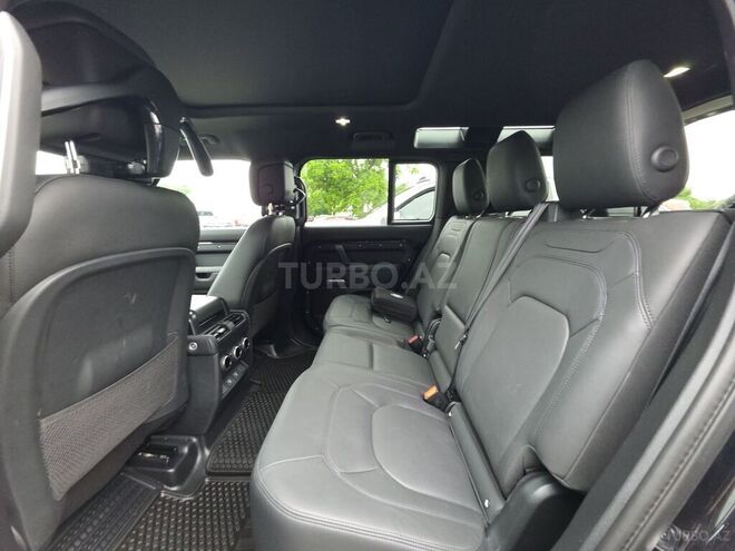 Land Rover Defender-9
