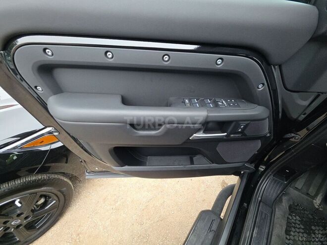 Land Rover Defender-13