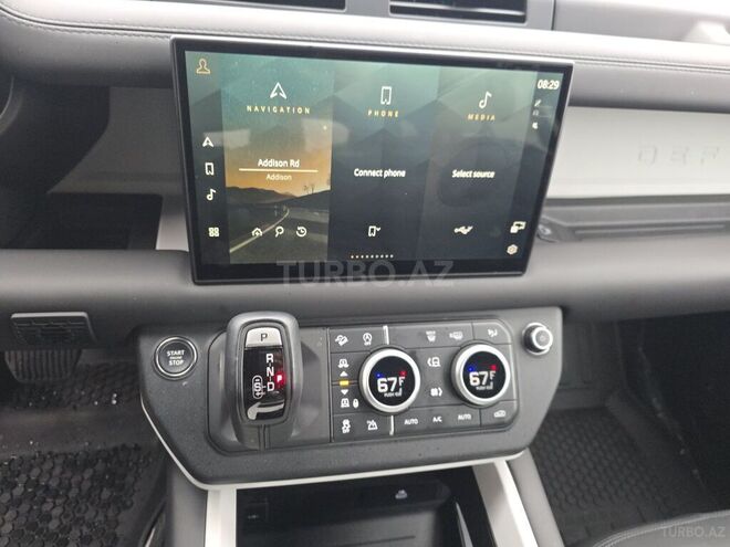 Land Rover Defender-12