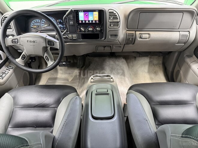 GMC Suburban-9