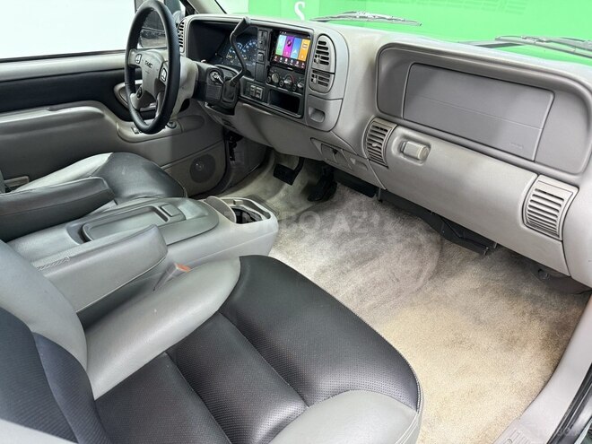 GMC Suburban-11