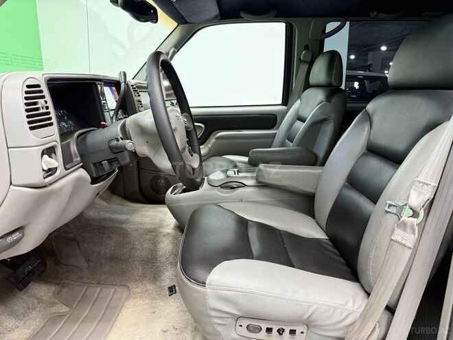 GMC Suburban-7