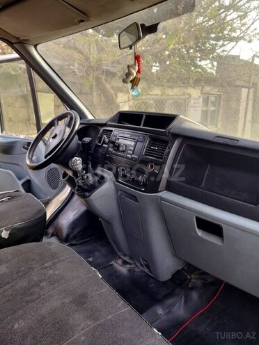 Ford Transit-14